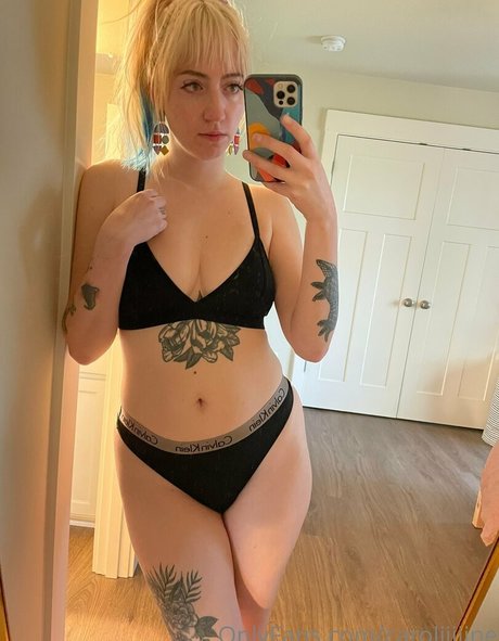 caroliiiiine art actress photo