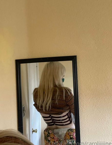 caroliiiiine model hot img