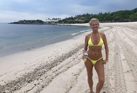 KitKatXposed art model gallery