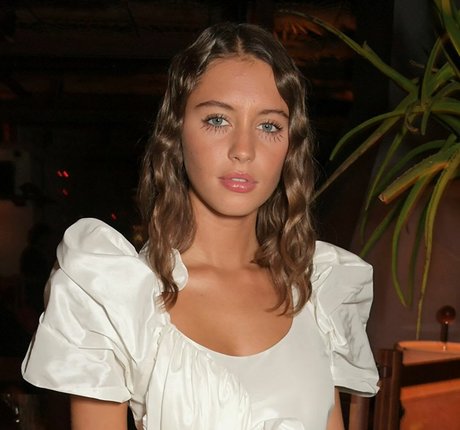 Iris Law pornstar hot pictures