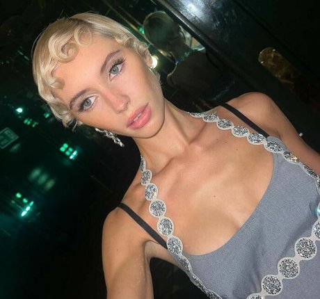 Iris Law nice star images