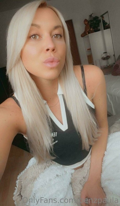 benzpaula model adult photo