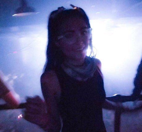 rainin falls pornographic model img