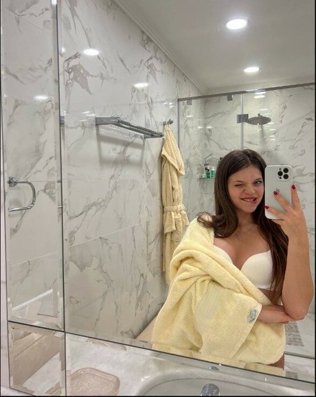 big tits college onlyfans porno picture