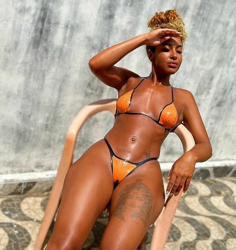 Emelly Souza pretty star pic