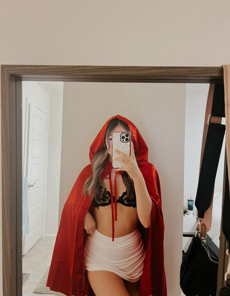 itsgenzzbabyy art actress pics