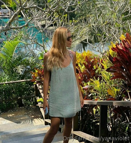 yanaviolet model perfect picture