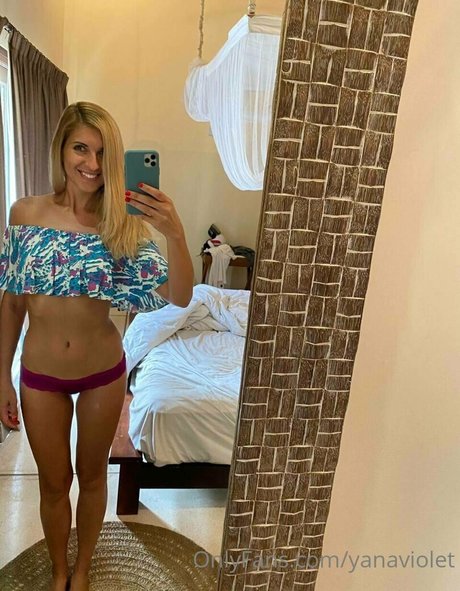 yanaviolet erotic model gallery