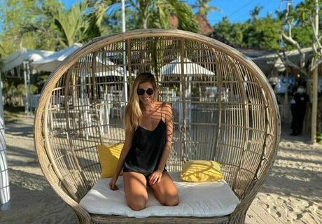 yanaviolet pornographic actress image