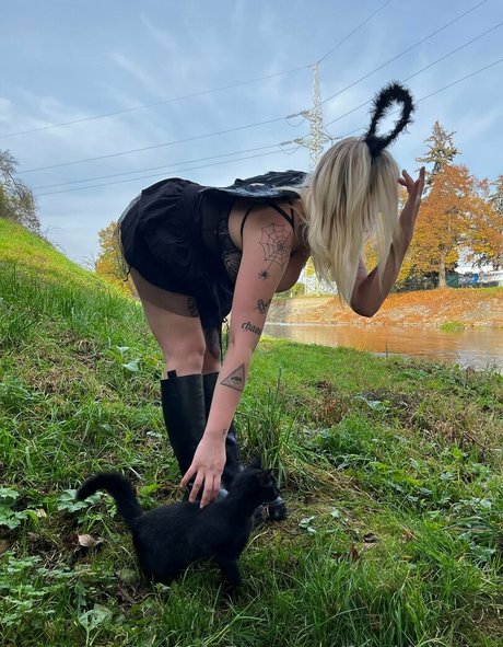 freekikihelen high quality actress photo