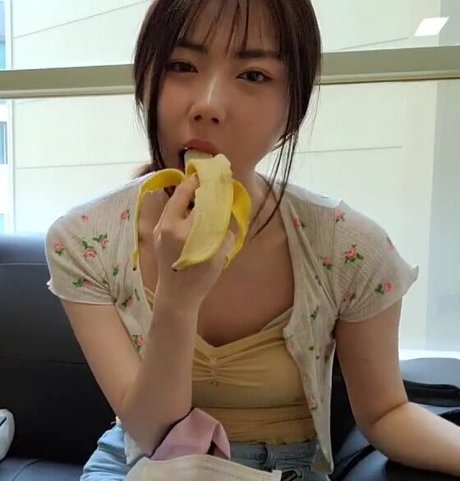 Bubbly live beautiful actress photos