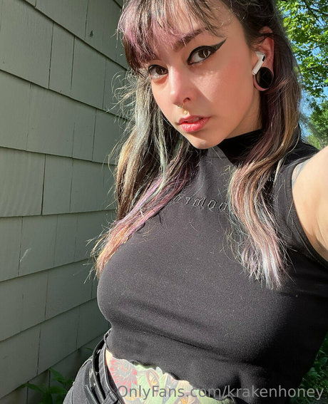 krakenhoney model adult images