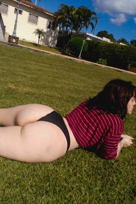 Luma Ferrari hot model photo