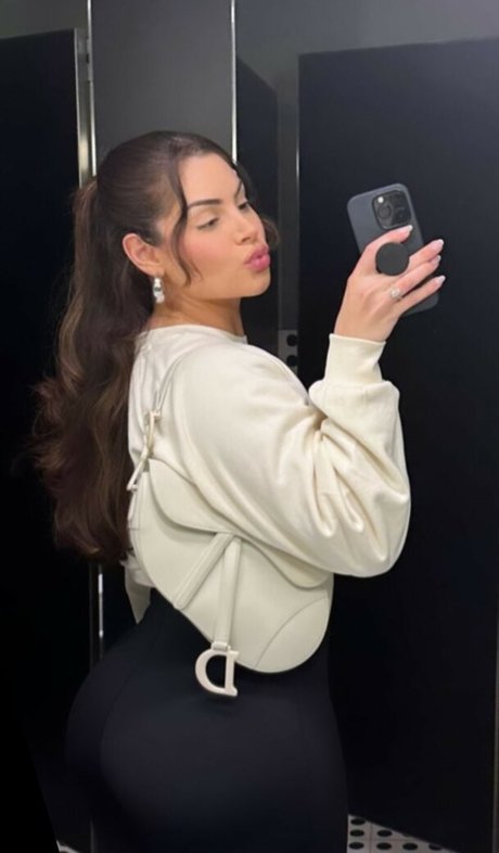 Nazanin Kavari free model gallery