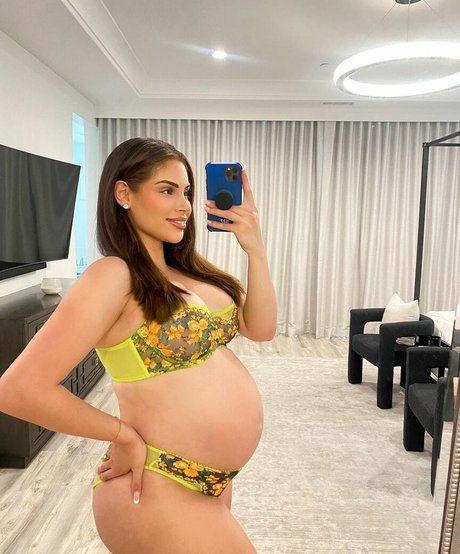 Nazanin Kavari erotic pornstar pics