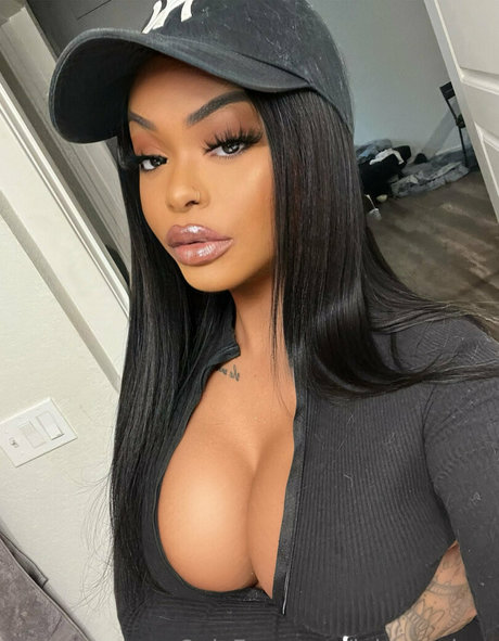 juiccygalore model nude archive