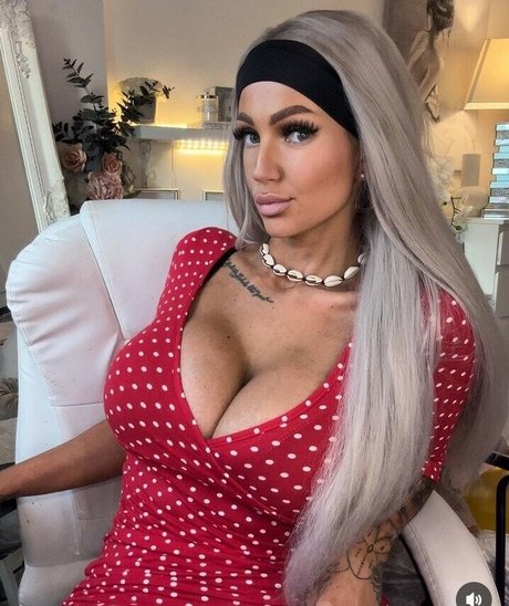 Siobhan Ward porn star pics