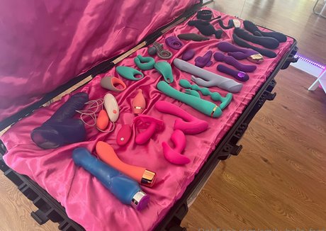 emily bella free hot actress img