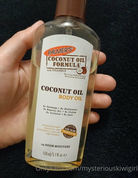 mysteriouskiwigirl model pornographic photo