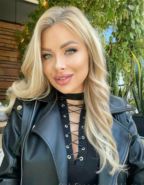 Nikki Cox pornstar perfect image