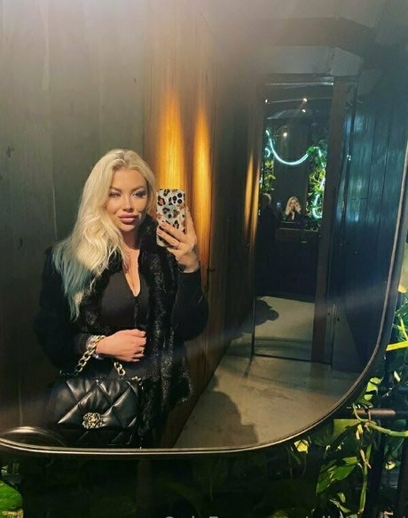 Nikki Cox free star galleries