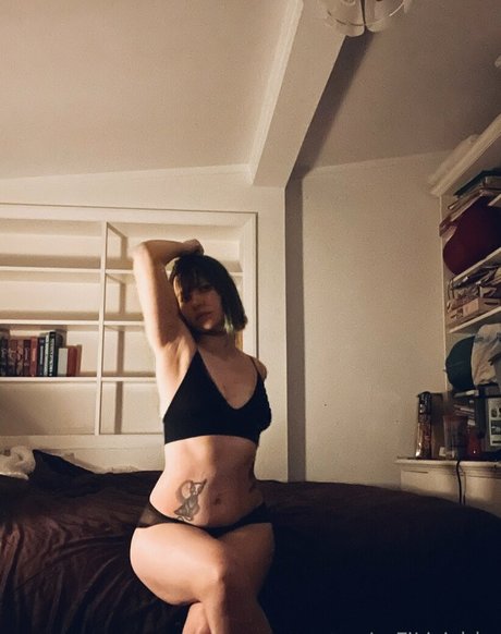 lofilisichka erotic star image