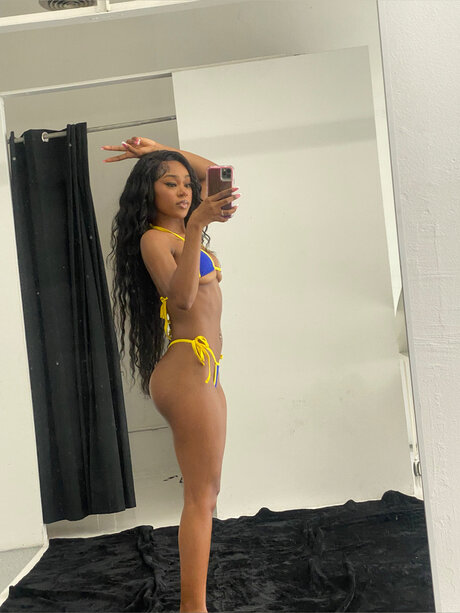 Pinkkittymocha exclusive model pic