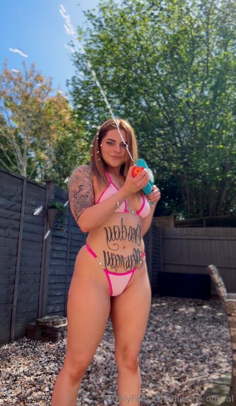 Helenr Official nice actress photo