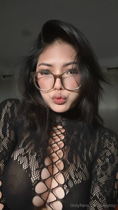 Ploytoy model hot pic