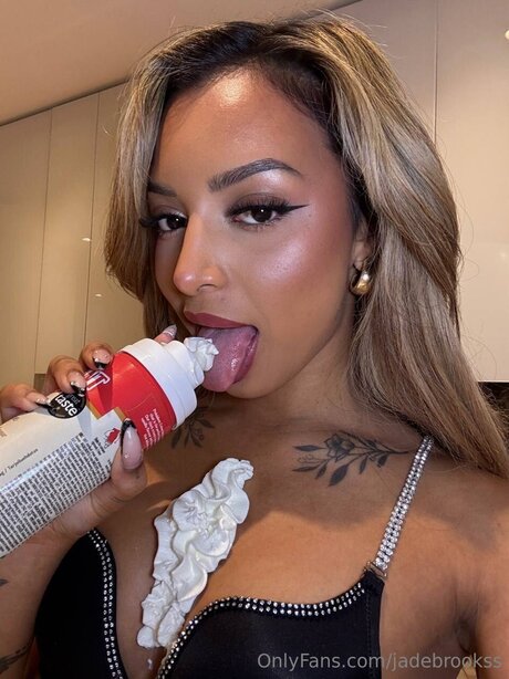 Jadebrookss nice model photo