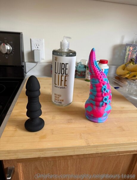 Naughty Neighbours Tease pornstar nice pic