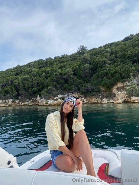 Miaqueen3 art model gallery