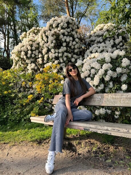 Miaqueen3 hot actress pictures