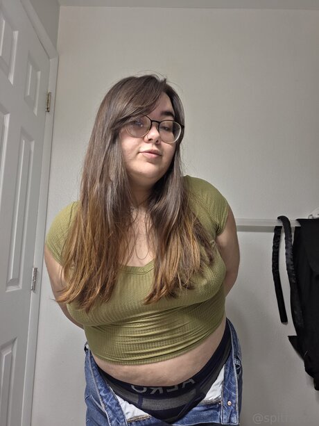 Spitfaerie model exclusive photo