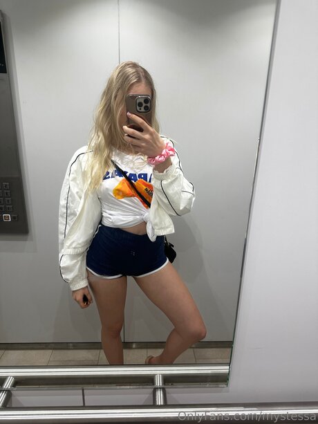 Mystessa naked model pic