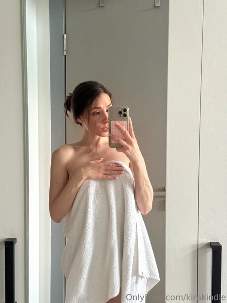 Kirakindle pornstar nude photo
