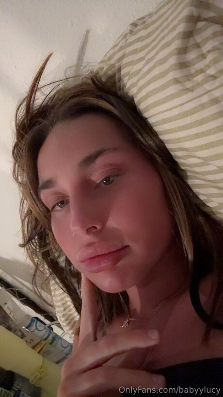 Babyylucy pornstar top photo