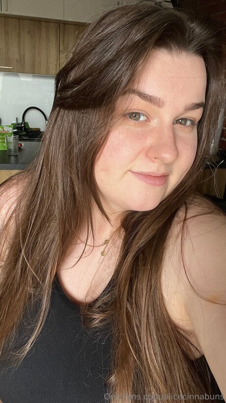 Alicecinnabuns pornstar sex photo