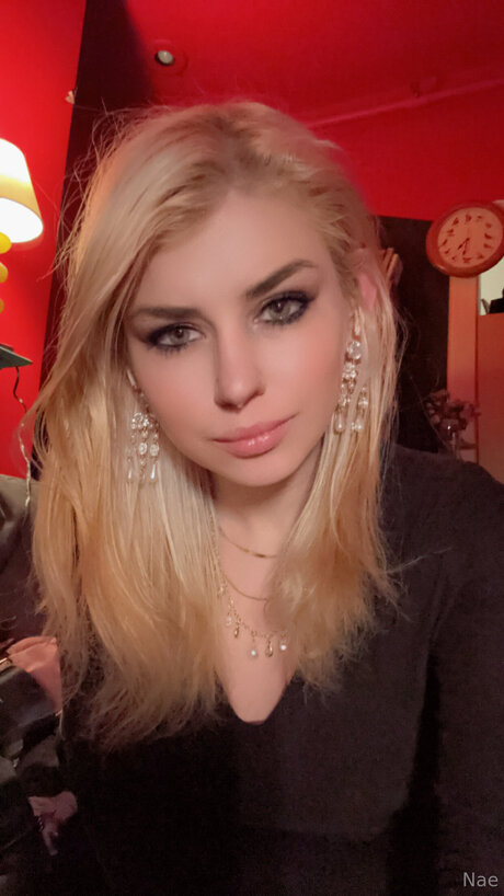 Bipoeticgirl420 pornstar hd pic