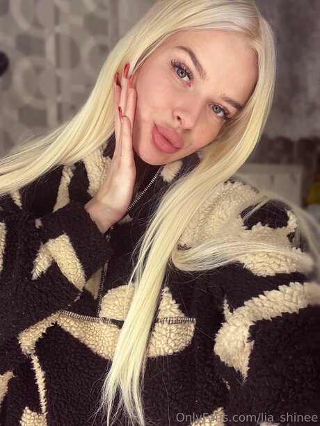 Shine Lia pornstar nudes img