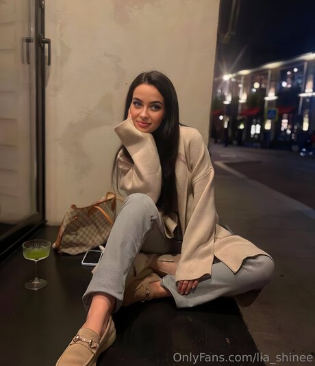 Shine Lia model hd picture