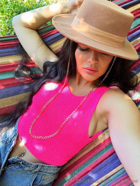 Shine Lia star nude photos