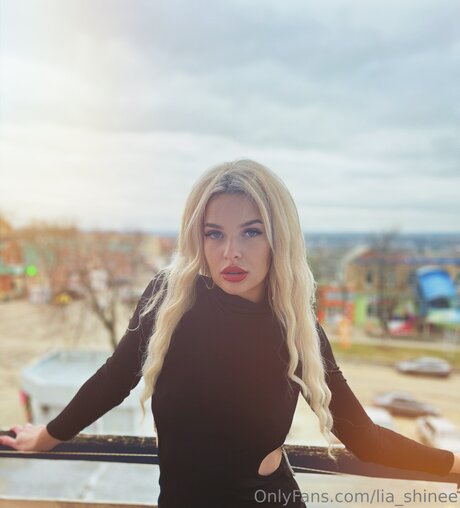 Shine Lia model pornographic pic