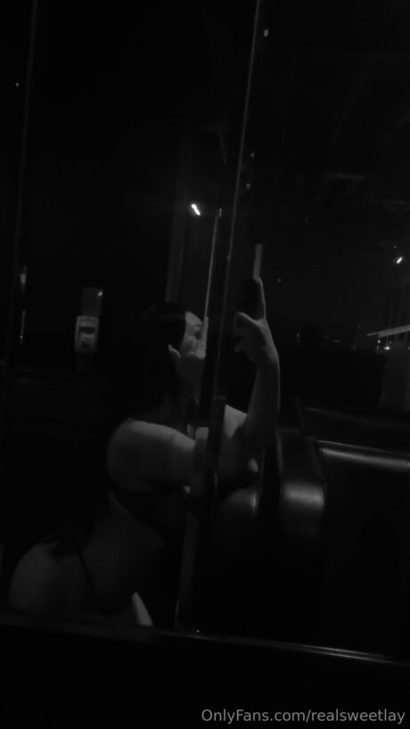 Realsweetlay erotic pornstar picture