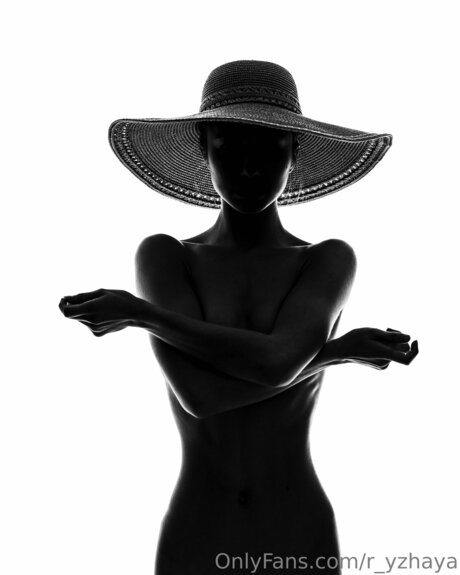 R Yzhaya Quick model image