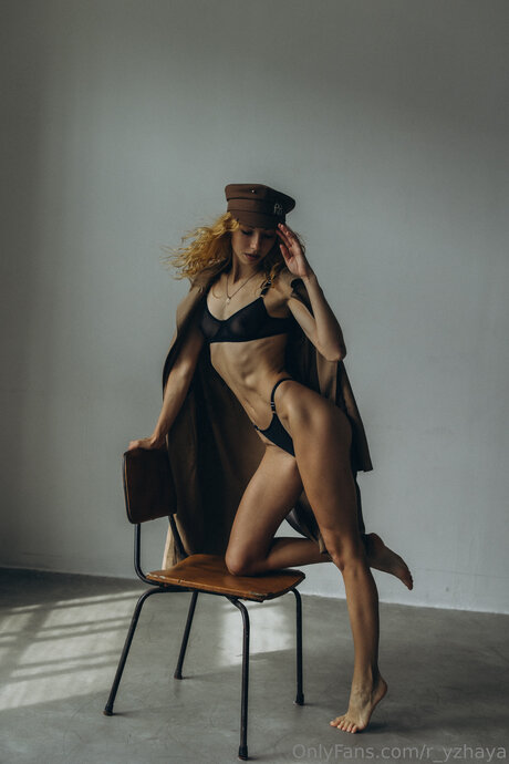 R Yzhaya hot model gallery