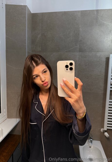 Annie Simplegirl nudes star pic