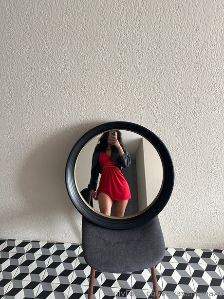 Evasantanaxo model adult photos