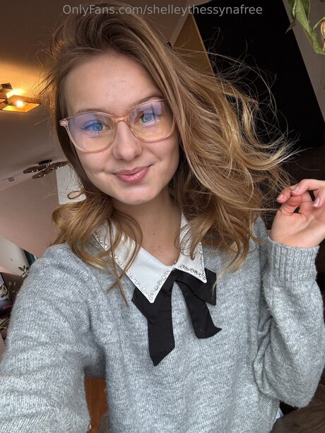 Shelleythessynafree naked model image