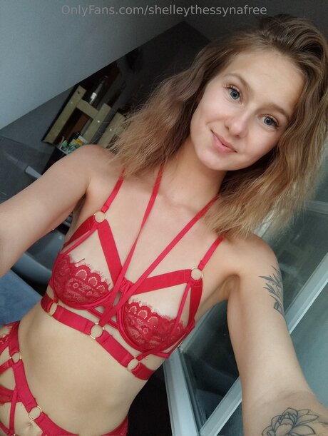 Shelleythessynafree hot model pics